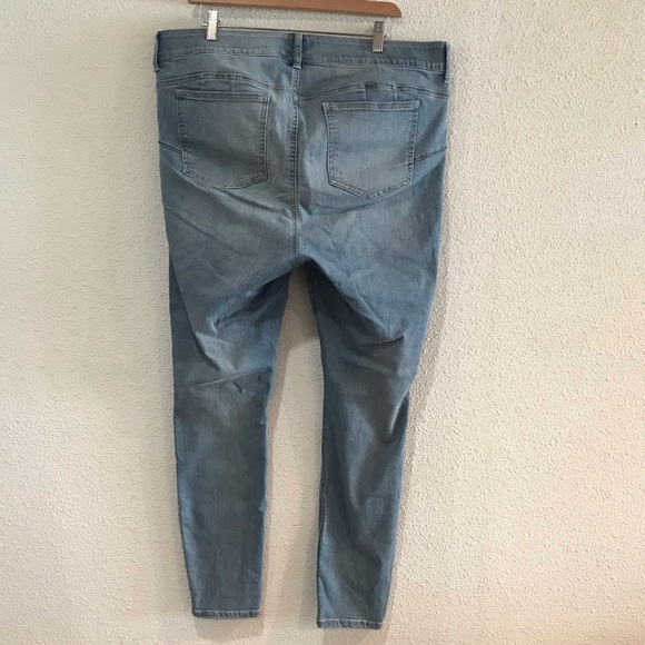 Torrid Distressed Light Bombshell Skinny Jean - Picture 10 of 12